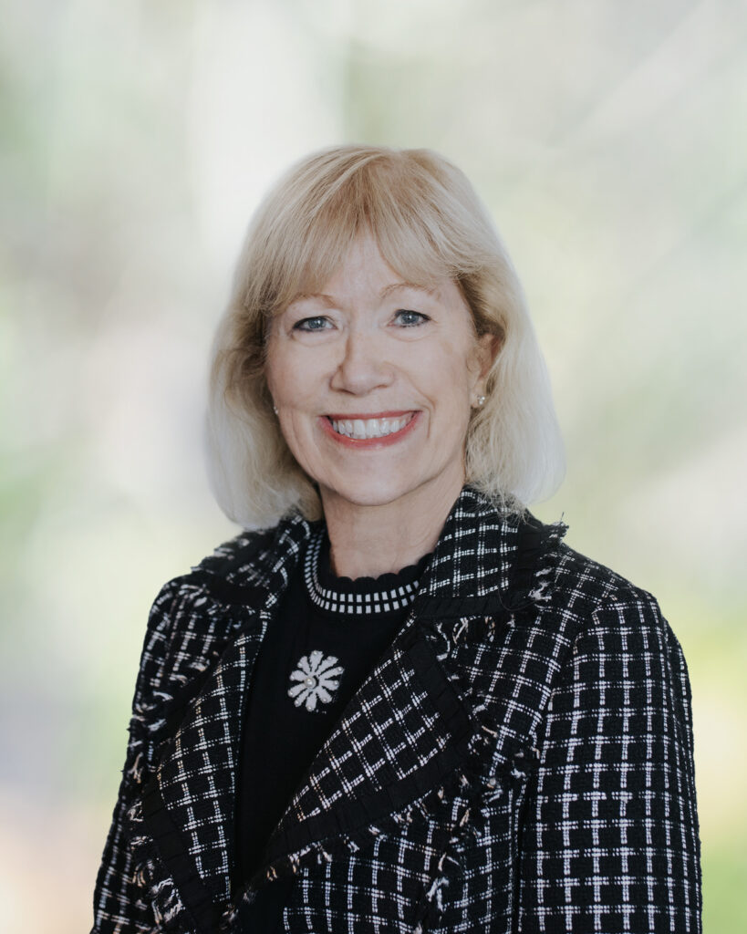 Headshot of Lisa McMains